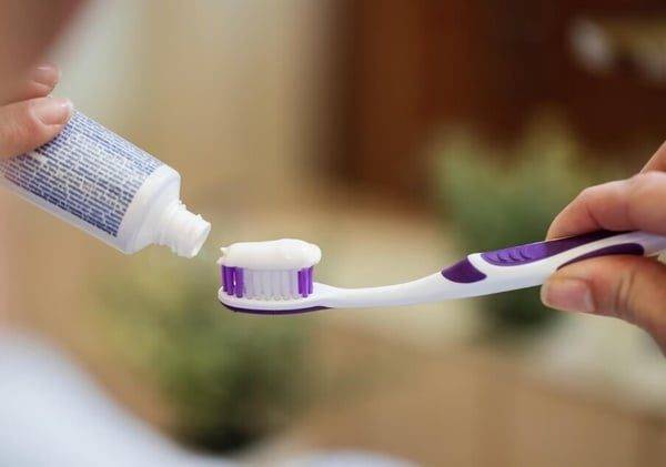 0招：白鞋这样洗不发黄麂皮鞋用这招擦脏污AG旗舰厅app鞋子怎么洗？实用洗鞋1(图12)